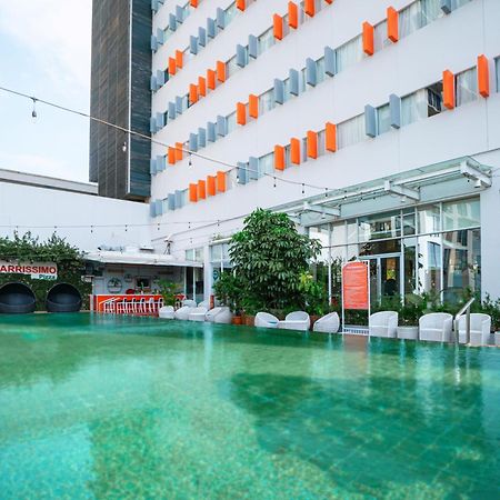فندق هاريس باتام سنتر Batam المظهر الخارجي الصورة